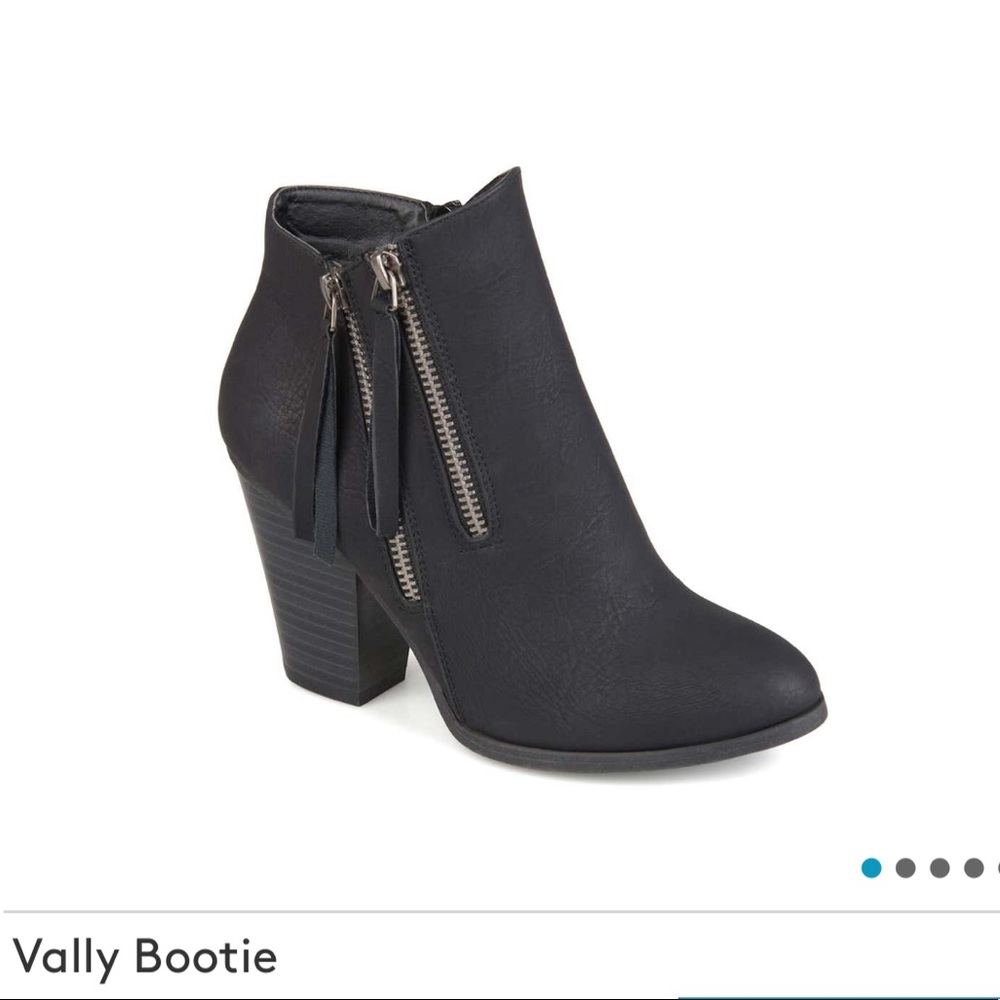 Journee Collection brand new black booties